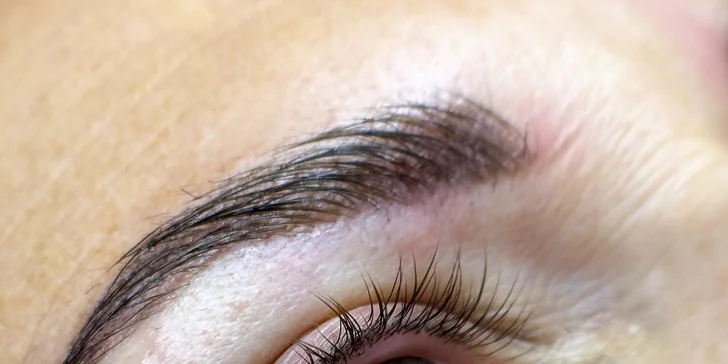 V nabídce jsou také meziřasové linky, které opticky zahustí řasy a zvýrazní oči.