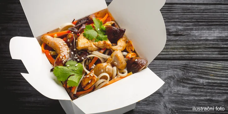 Rychlé a dobré jídlo: noodle box se zeleninou, krevetami i hovězím masem