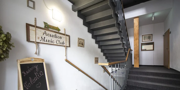 V plne vybavenej kuchyni si pripravíte chutné dobroty a počas dňa si urobíte pauzu na kávu. Obchod s potravinami je vzdialený približne 900 metrov od apartmánu.