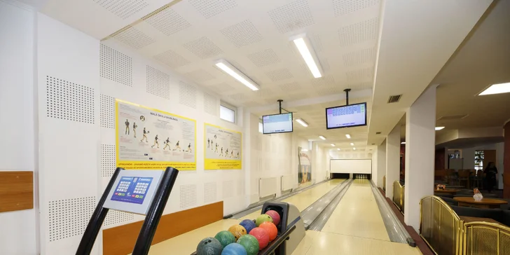 Některé balíčky mají hodinu bowlingu v ceně. 