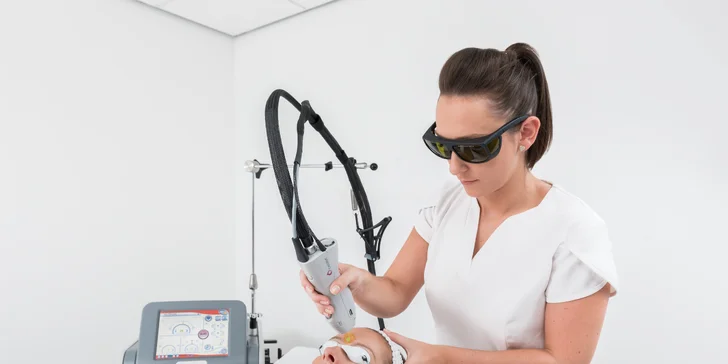 Účinky laserovej epilácie sú trvalé. Chĺpky po každom ošetrení slabnú