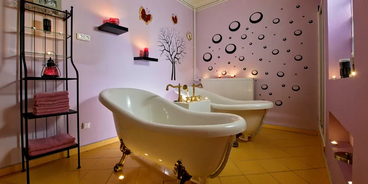 Wellness centrum se nachází 100 m od chat.