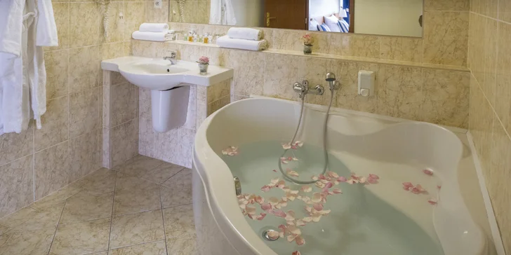 Koupelna v pokoji Superior – společné koupeli nic nebrání.