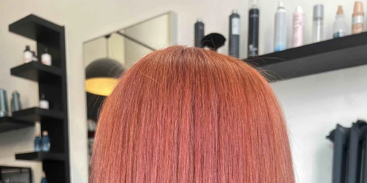 Po pečlivém mytí vám šikovné ruce kadeřnice vykouzlí precizní střih a stylový styling. 