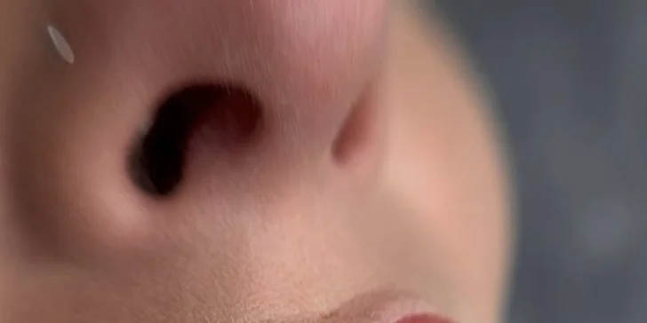 Kristýna Olejková je specialistka na permanentní make-up různými technikami, dokáže i upravit nepodařený PMU, s nímž nejste spokojeni. 