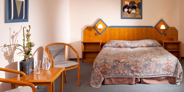 Dle volných kapacit hotelu se zabydlíte ve dvoulůžkovém pokoji Standard či Superior.