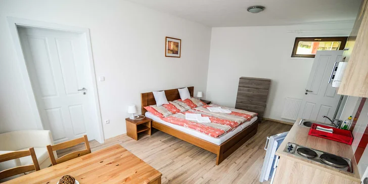 Každý apartmán má vlastný vchod a kúpeľňu so sprchovacím kútom, takže si užijete maximálne súkromie a pokoj.
