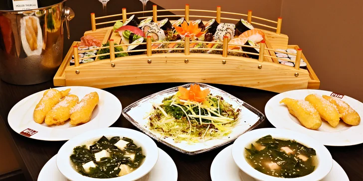 Vietnam vábí: bohaté sushi menu a láhev vína ve stylové restauraci až pro 4
