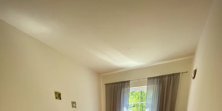 Pokoje jsou dvou až čtyřlůžkové.