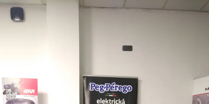 Pro výpůjčku je nutné doložit 2 platné doklady s fotografií z nichž jeden musí být platný občanský průkaz nebo platný cestovní pas.