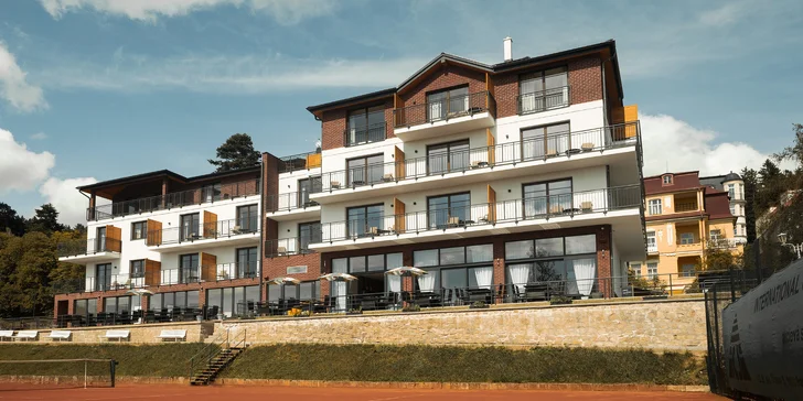 Hotel se nachází hned u tenisových kurtů. Milovníci aktivního odpočinku budou spokojení. 