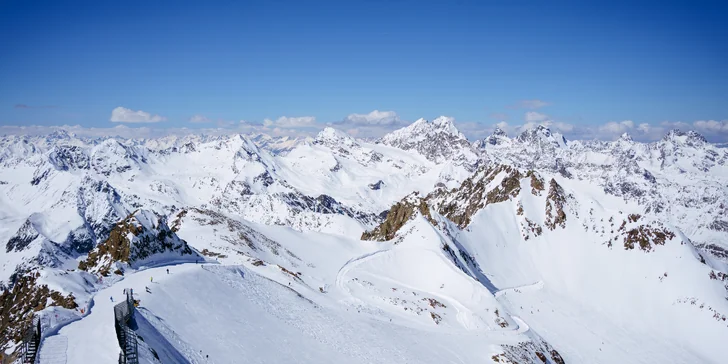 Vďaka ľadovcu si tu užijete skvelú lyžovačku od jesene až do mája.