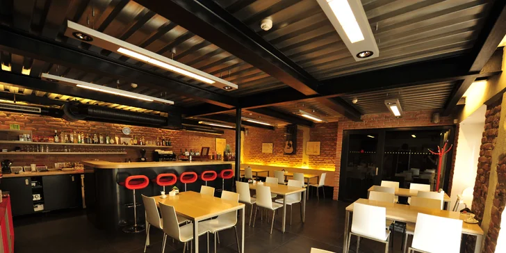 V hotelové restauraci máte zajištěnou polopenzi – bufetové snídaně a dvouchodové večeře. 