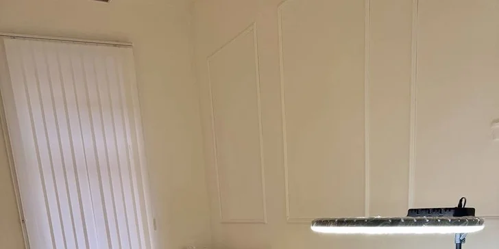 Zkušená vizážistka vám také odborně provede piercing jak uší, tak třeba nosu, pupíku nebo rtu.