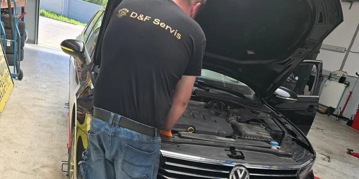 Profesionálny servis klimatizácie začína odsávaním starého chladiva a znečisteného oleja zo systému.