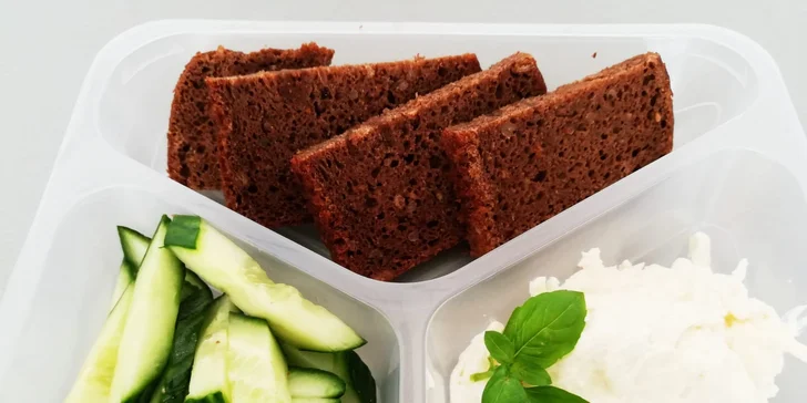 A na co se můžete těšit? V krabičkách bývají např. pomazánky, krémové polévky, masové dobroty a zelenina, ale třeba i něco sladkého na zub. 