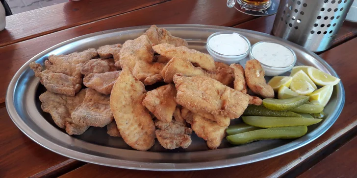 Malešická Tvrz nabízí vedle příjemného posezení v restauraci i pivnici.