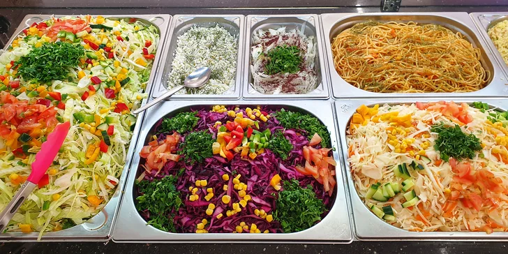 Dát si můžete malý kebab v tortille, klasickou verzi v chlebu nebo si dopřát malý či velký box, ve kterém budete mít i hranolky. 