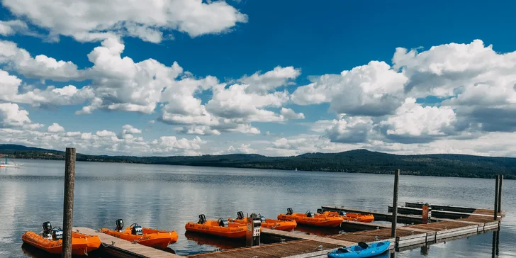 Poznejte Lipno z jiné perspektivy. V areálu si pak můžete užít i další aktivity jako např. kola, elektrokola a paddleboardy. 