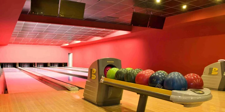  Je libo trochu zábavy? Zahrajte si bowling, dráha je vaše s 30% slevou.