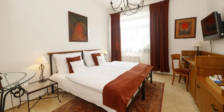 Připravený pro vás bude pokoj nebo apartmán (na fotce pokoj č.4).