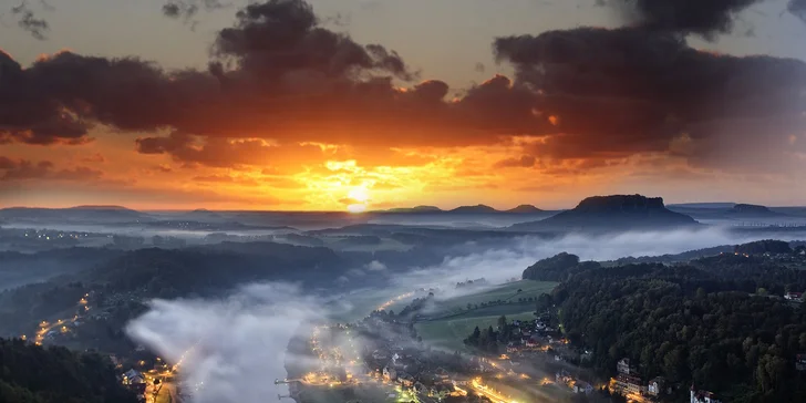 Romantiky a lovce fotografií jistě potěší zpáteční cesta při západu slunce.