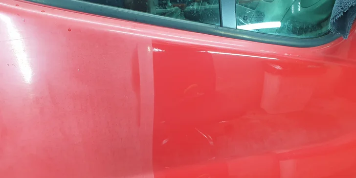 Potřebujete spíše pořádně oživit lak? Sáhněte po leštění s aplikací vosku.