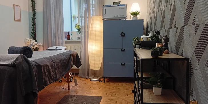 Díky precizní masáži dochází k hloubkové stimulaci mikrocirkulace a přirozené produkci kolagenu. 