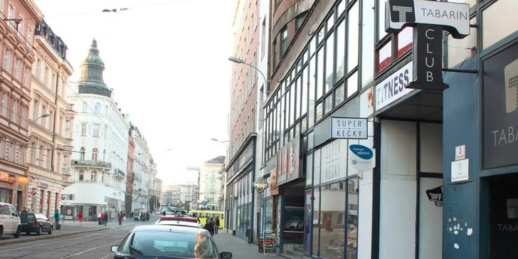 Párové masáže probíhají současně v jedné místnosti. 