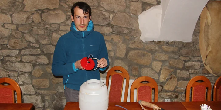 K načerpání všech potřebných vědomostí zhruba 3–4 hodiny.