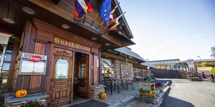 Až do listopadu 2023 jste zváni do hotelu Praha v Božím Daru. 