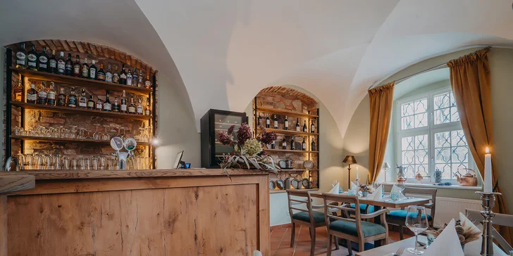 Pokud zvolíte variantu s polopenzí, dostane každá ubytovaná osoba poukaz na 95 PLN/den, který uplatní v hotelové restauraci.