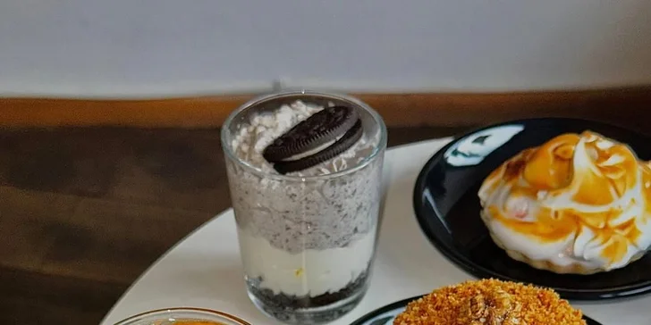 Z káv je na výběr slabší caffe latte nebo silnější cappuccino. 