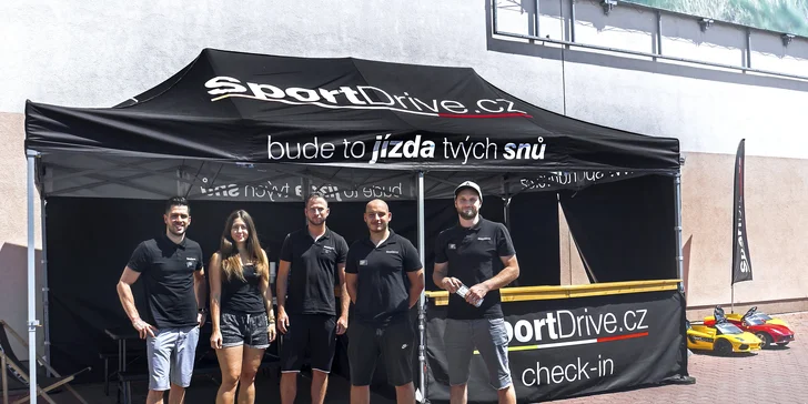 Postará se o vás zkušený tým složený z vedoucího, instruktorů a hostesek.