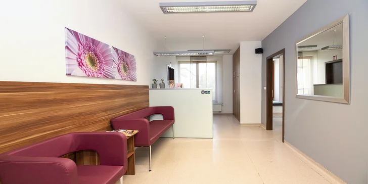 V nabídce jsou 2 varianty – můžete si nechat vyhladit vrásky mezi obočím, vějířky okolo očí nebo na čele.