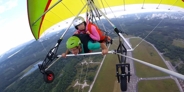 Během letu vás nebude rušit žádný hluk motorů. Jen vy, pilot a krása kolem. 
