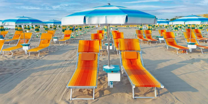 Nachází se v italském vnitrozemí nedaleko turistického pobřežního centra Rimini.
