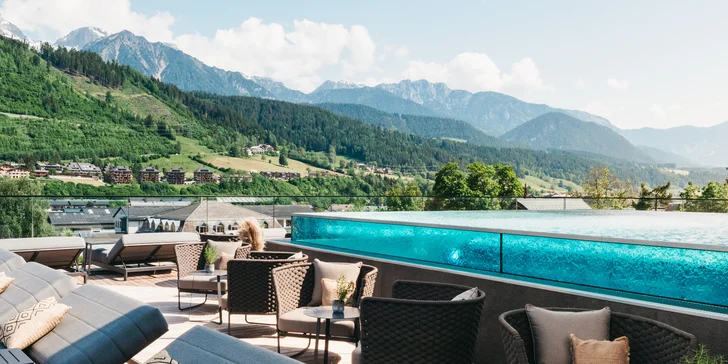 Krásný hotel ve Schladmingu: wellness a střešní bazén, polopenze plus a sommercard s lanovkami zdarma