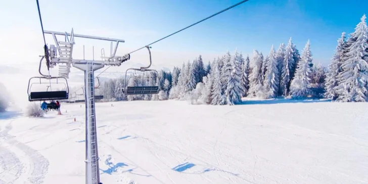 Ski areál Čerťák budete mít kousek od chat.