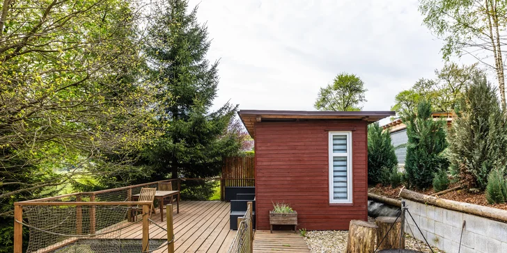 Tiny house se nachází v Oldřichově v Hájích, asi 12 km od Liberce a Hejnic. 