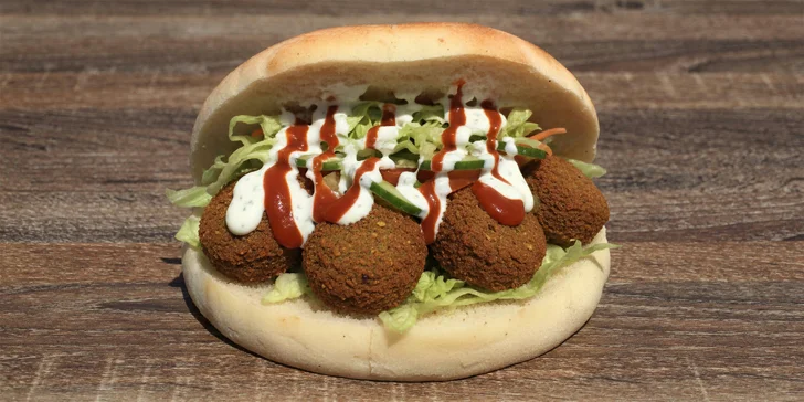 Na své si přijdou i vegetariáni, pro které je připraven vegetariánský dürüm maxi s falafelem.