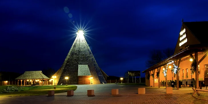  Dominantou celého areálu je celodřevěný vigvam, který dosahuje úctyhodných 22,92 m.