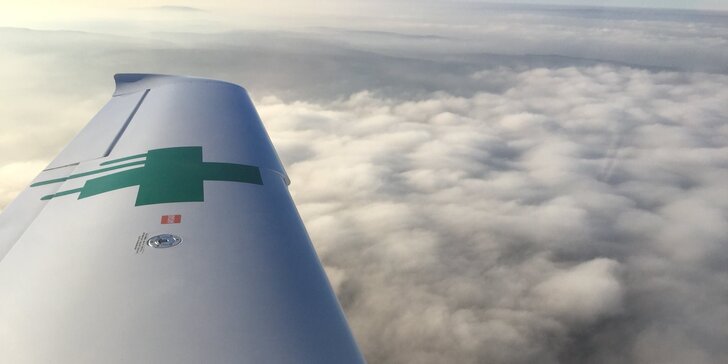 S hlavou v oblacích: vyhlídkový let Cessnou nad Macochou