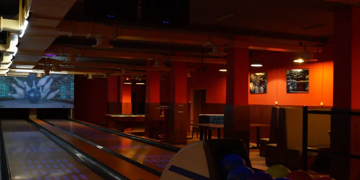 Vykutálená zábava: 1 nebo 2 hod. bowlingu i s velkou pizzou až pro 8 osob