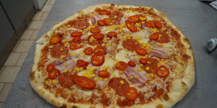 Vykutálená zábava: 1 nebo 2 hod. bowlingu i s velkou pizzou až pro 8 osob