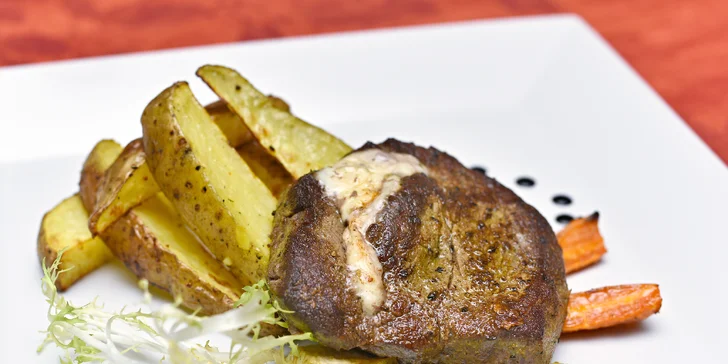 Menu s královským biftekem, kuřecí galantinou a jablečným závinem