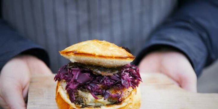 Moderní burger z kvalitních surovin s inspirací v staročeské kuchyni dle výběru