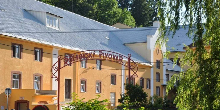 Nová mořská nebo pivní péče v Křišťálové kapli a občerstvení nebo oběd či večeře pro 2 osoby