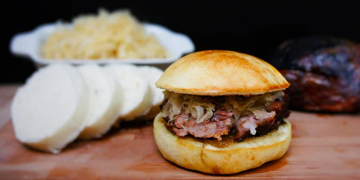 Moderní burger z kvalitních surovin s inspirací v staročeské kuchyni dle výběru