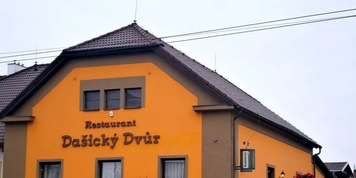 V rámci restaurantu je i parkování.